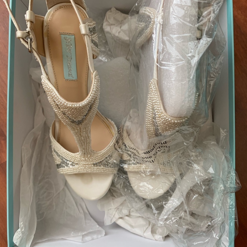 BLUE 👰 by Betsy Johnson Heels